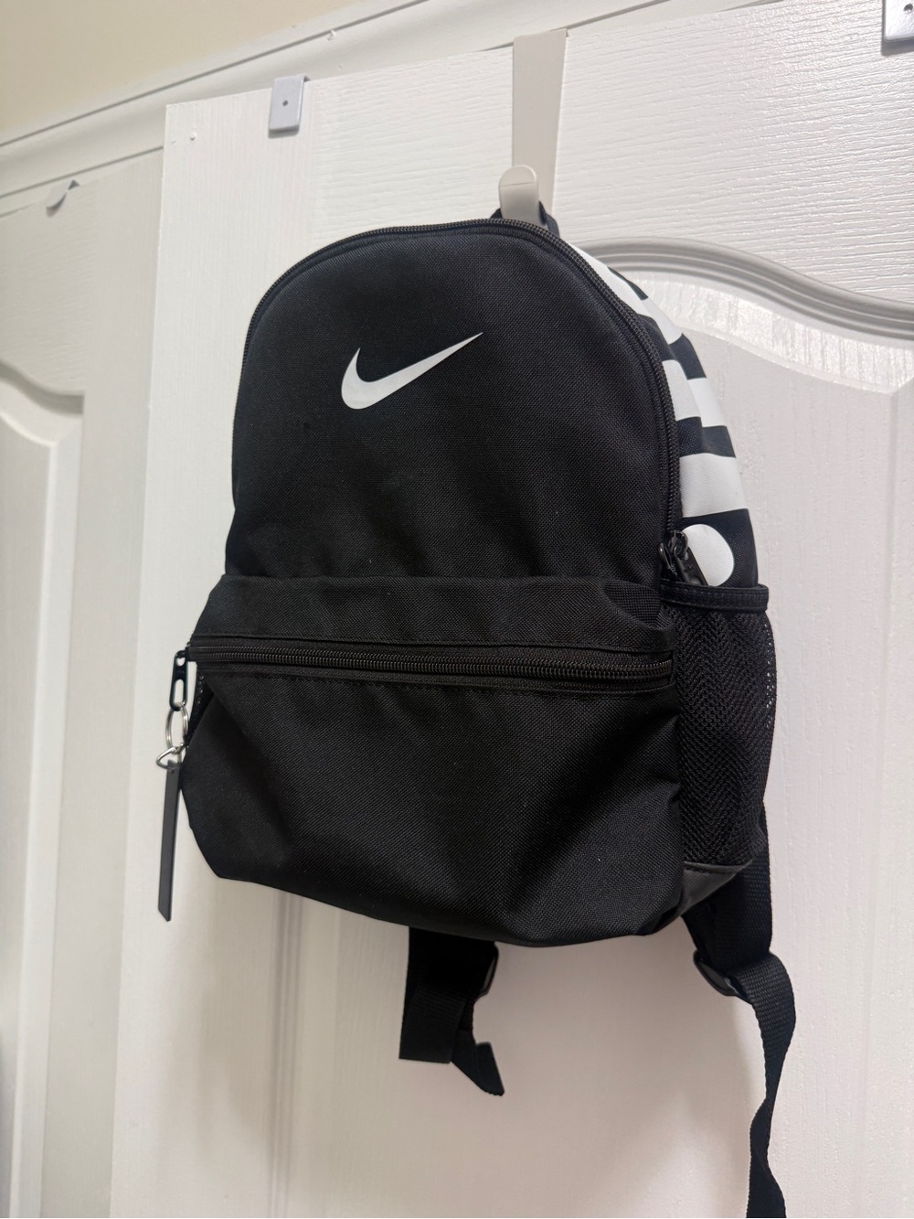 Nike Black & White Mini Backpack - Iconic Swoosh - Picture 11 of 16